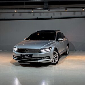 VolksWagen - Passat Highline 2.0 TSI 220cv Tip.